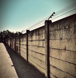 fencedachau-wall-barbed-wire-161795.jpg