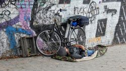 homeless-man-4481594_960_720